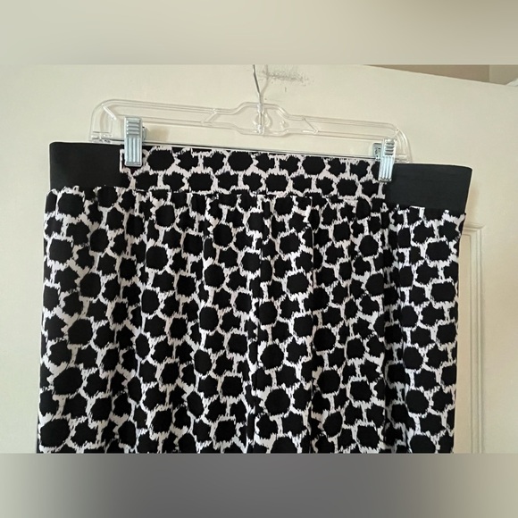 Jones Studio Stylish Black and White Patterned Women's Pants Size 1X - Picture 2 of 14